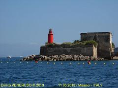 32 - Baia di Miseno - Fanale rosso - Red lantern of the bay of Miseno - ITALY